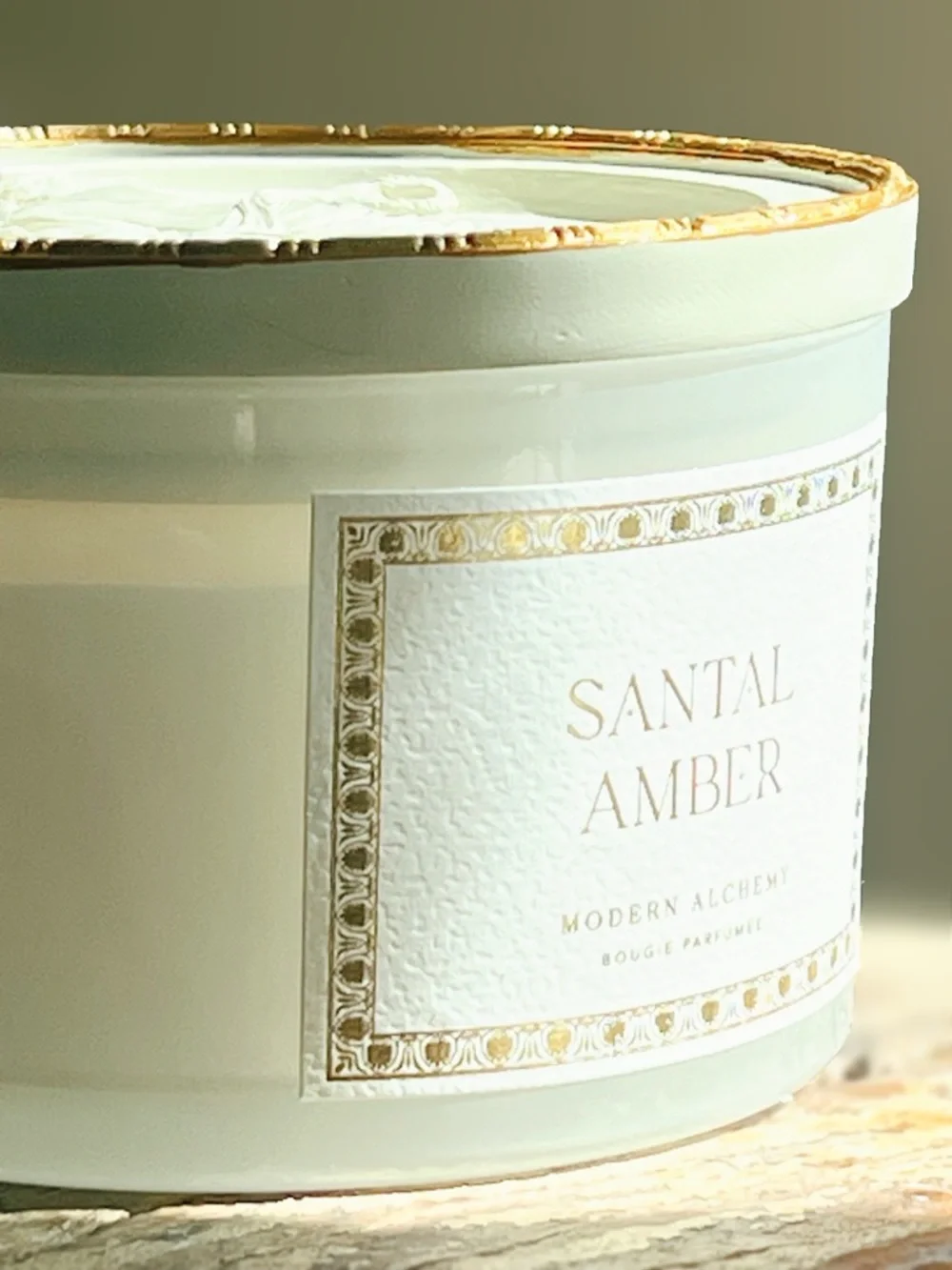 NEW Modern Alchemy Santal Amber Bougie Parfumee 15.1 OZ Candle Decorative Lid